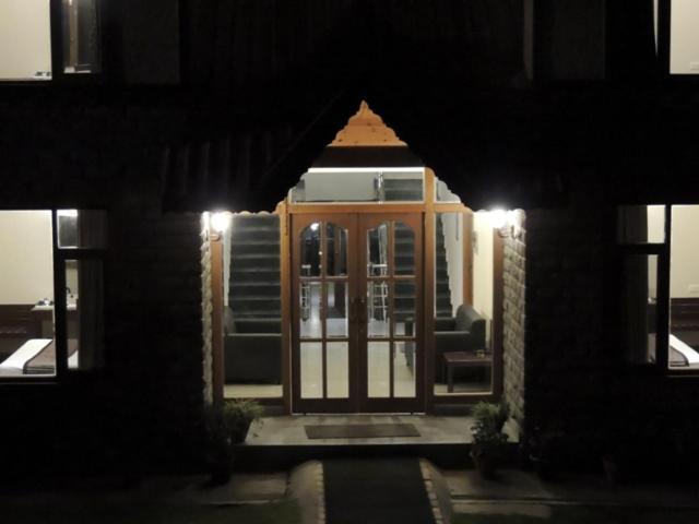 Hotel Shingar Regency à Manāli Extérieur photo