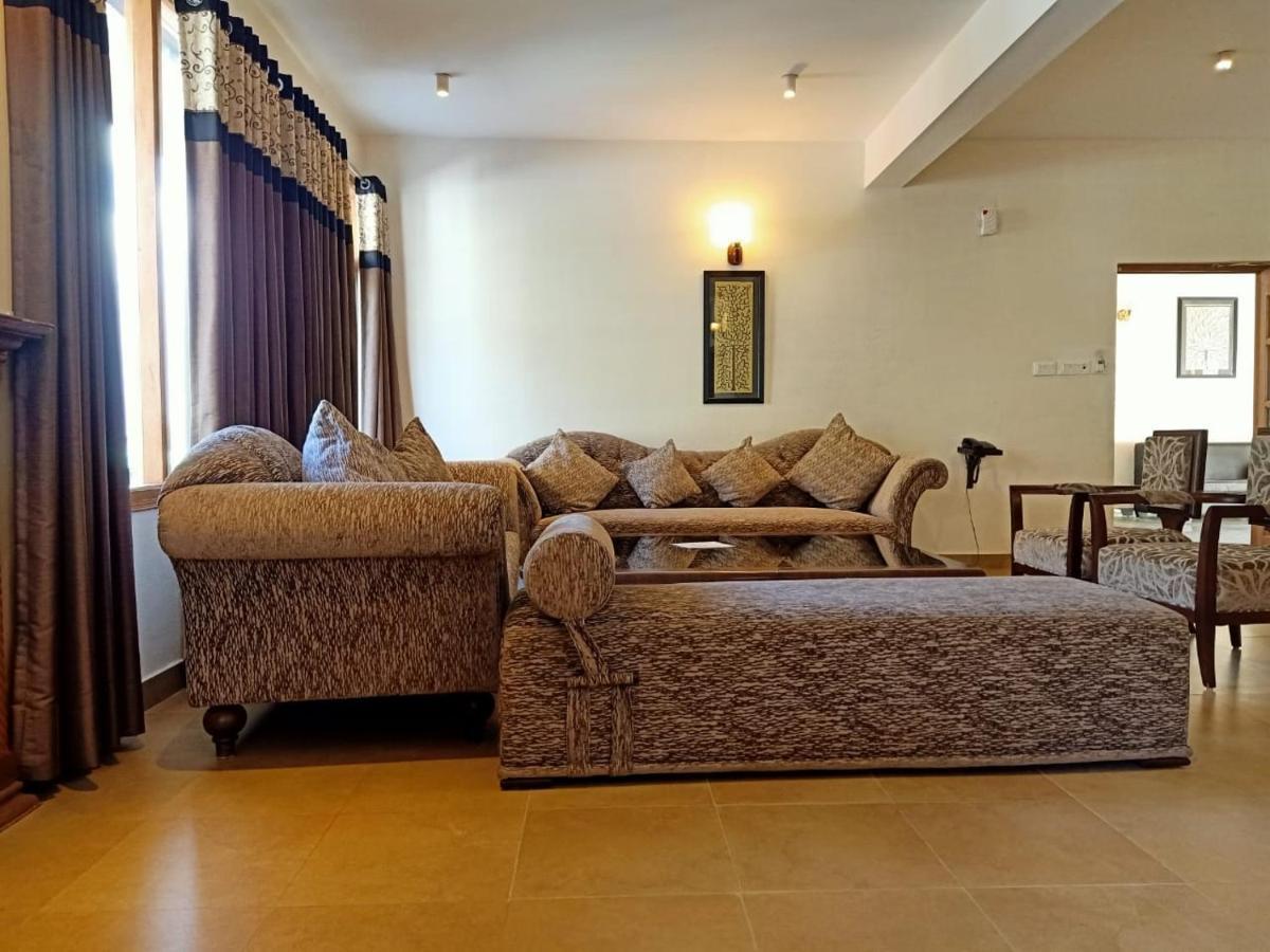Hotel Shingar Regency à Manāli Extérieur photo