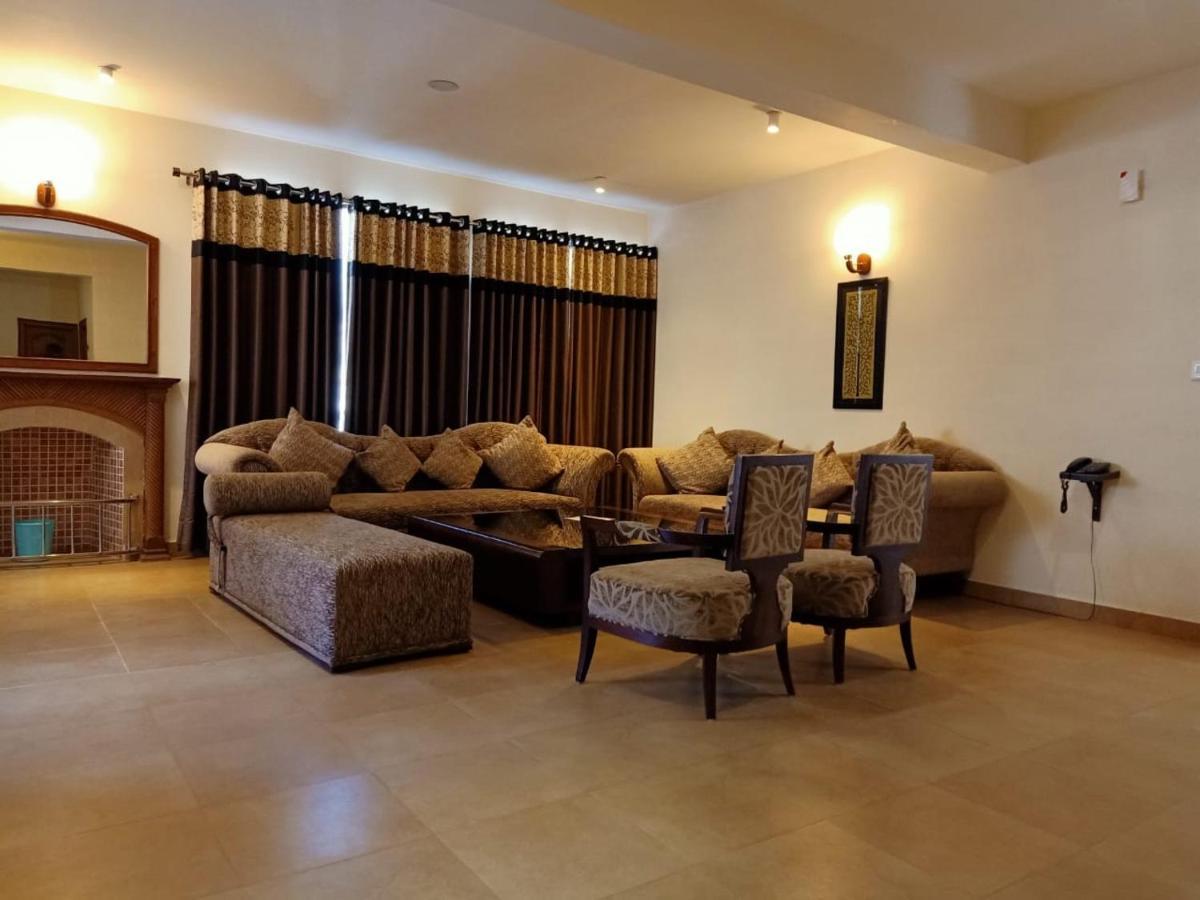 Hotel Shingar Regency à Manāli Extérieur photo