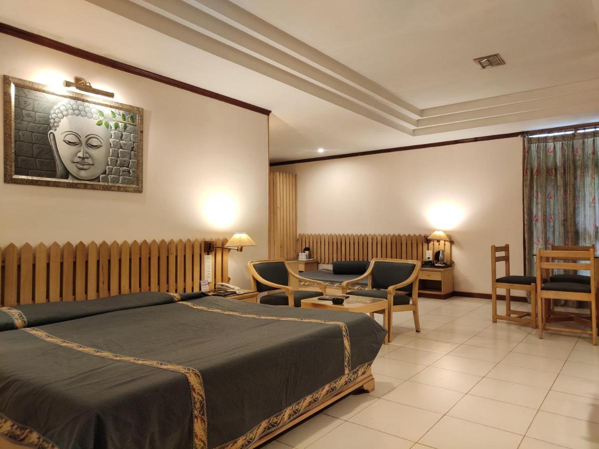 Hotel Shingar Regency à Manāli Extérieur photo