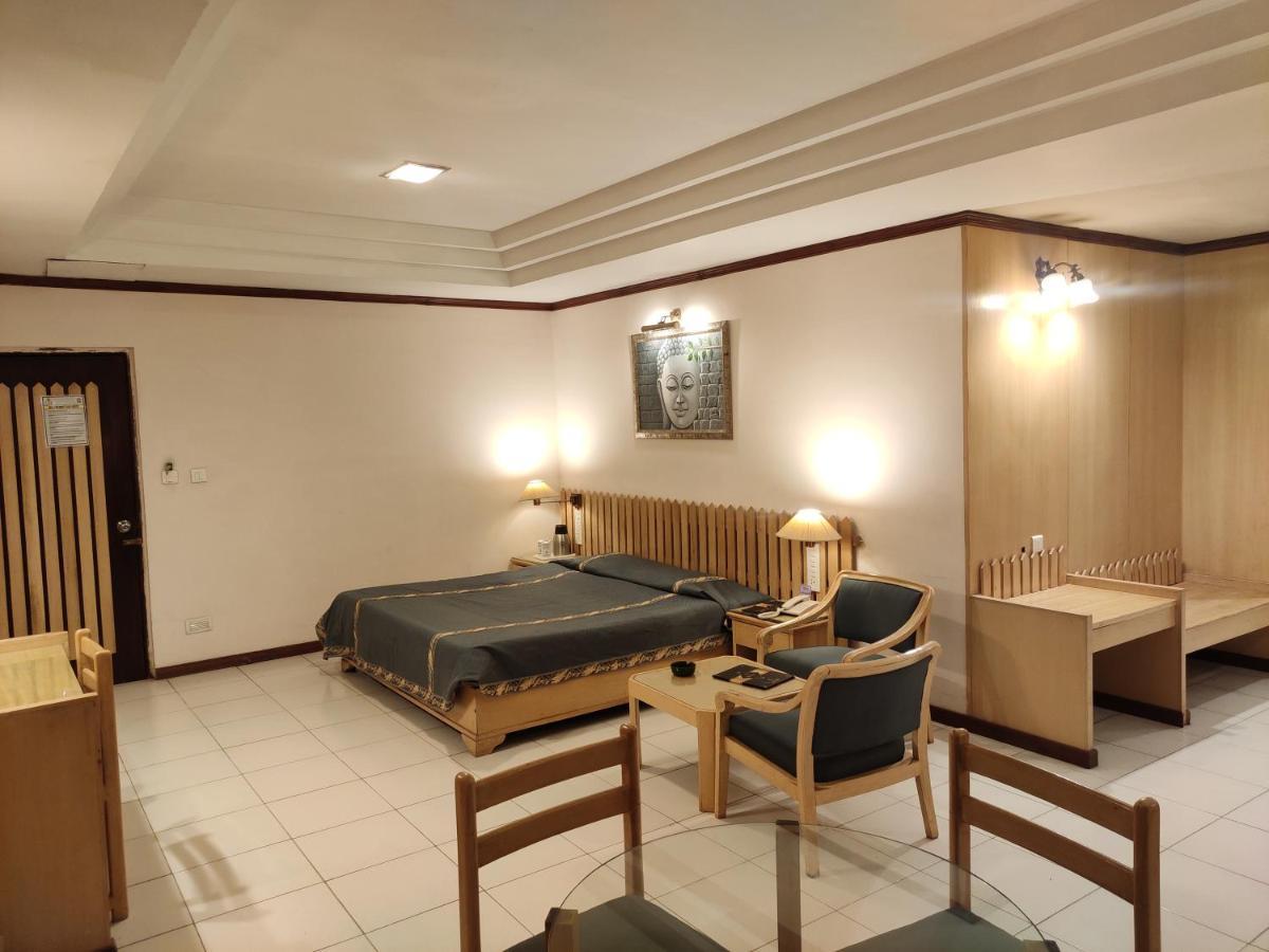 Hotel Shingar Regency à Manāli Extérieur photo
