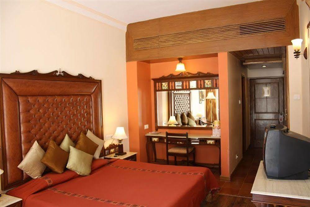 Hotel Shingar Regency à Manāli Extérieur photo